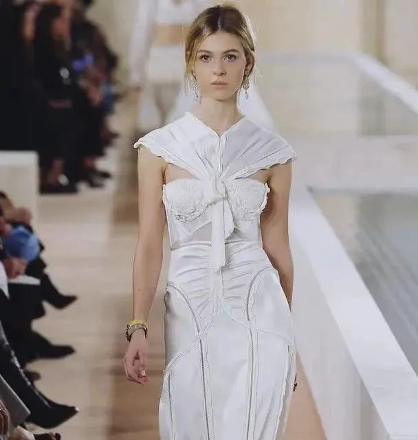 nicolapeltz|为什么都说娶到了她，是小贝的儿子高攀？