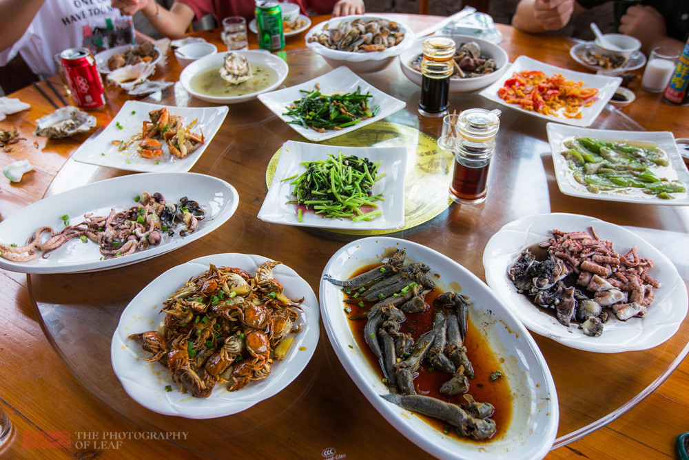 花了人均70元趕海,收穫了一桌海鮮美食,看著孩子們吃的開心玩的開心