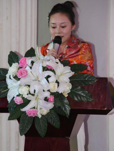 著名主持人陈霞被抛尸湖中打捞出来时衣衫不整脖子还在流血