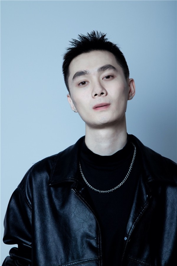 裘德凭新专入围金曲奖最佳国语男歌手,在网易云音乐被称为"鬼才"