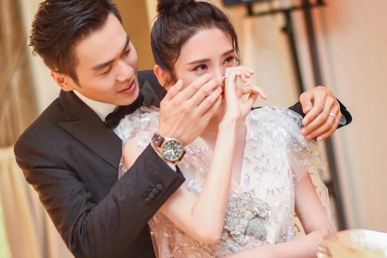 张若昀|张若昀为哺乳期唐艺昕加餐，下厨做鸡丝凉面，热量低又营养超贴心