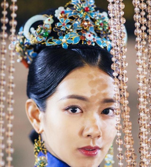 《如懿传》若可以重来只愿不再看你,性格清高的舒妃绝望自焚