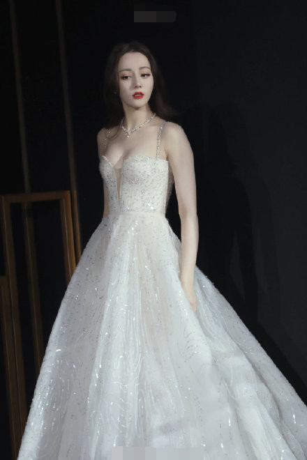 迪丽热巴|《长歌行》路透曝光，热巴成五大三粗的男汉子，状态欠佳