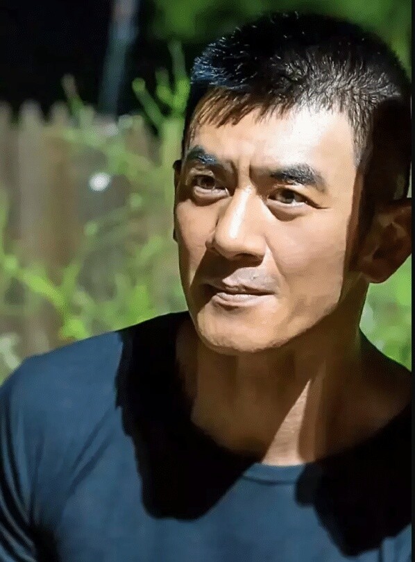 他曾是郑伊健的保镖 最穷时妻子嫁给他-如今是银幕"特种兵王"|任天野