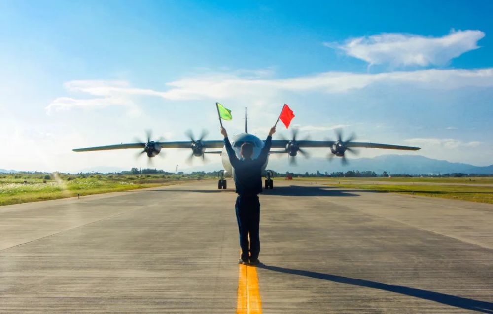 全時出擊!直擊南部戰區海軍航空兵某團反潛訓練