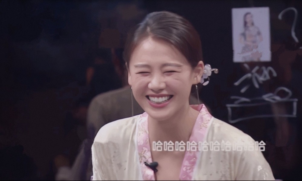 马思纯|遭遇霸凌被批不如周冬雨，吃药控制情绪出现副作用，崩塌的马思纯