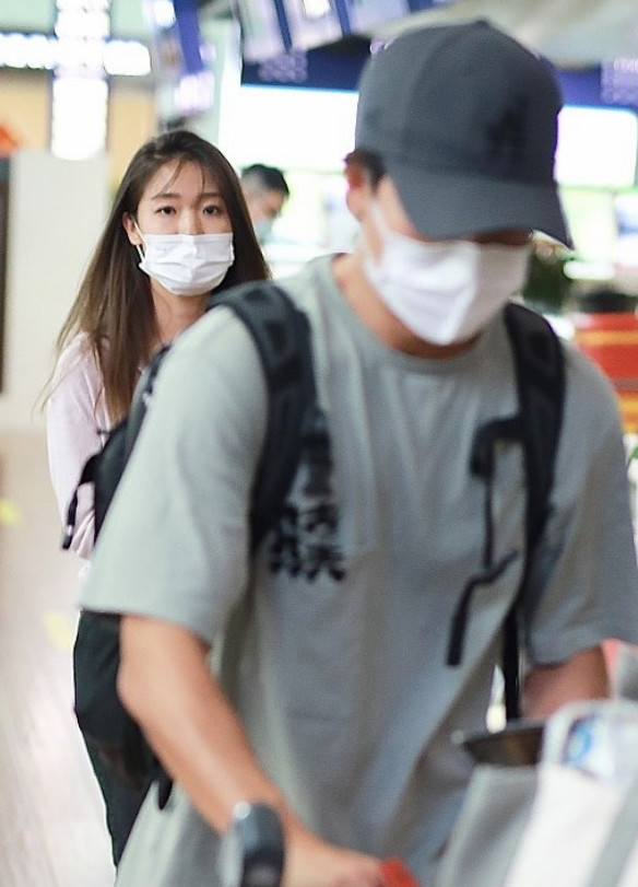 黄轩|黄轩官宣恋情后秀恩爱，素人女友正脸公开，这配得上男神？