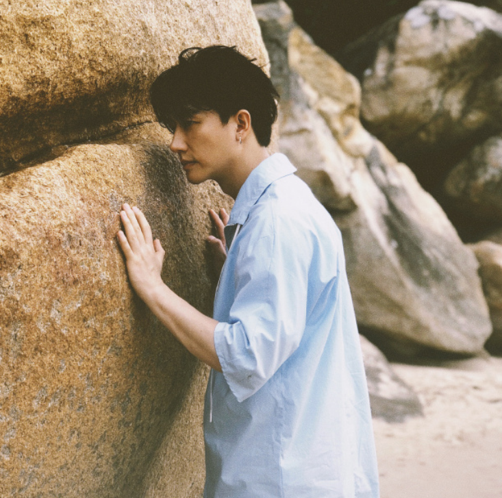 黄轩|黄轩官宣恋情后秀恩爱，素人女友正脸公开，这配得上男神？