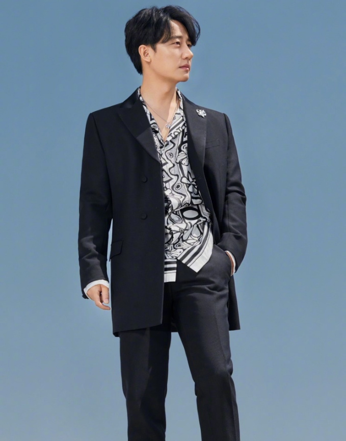 黄轩|黄轩官宣恋情后秀恩爱，素人女友正脸公开，这配得上男神？