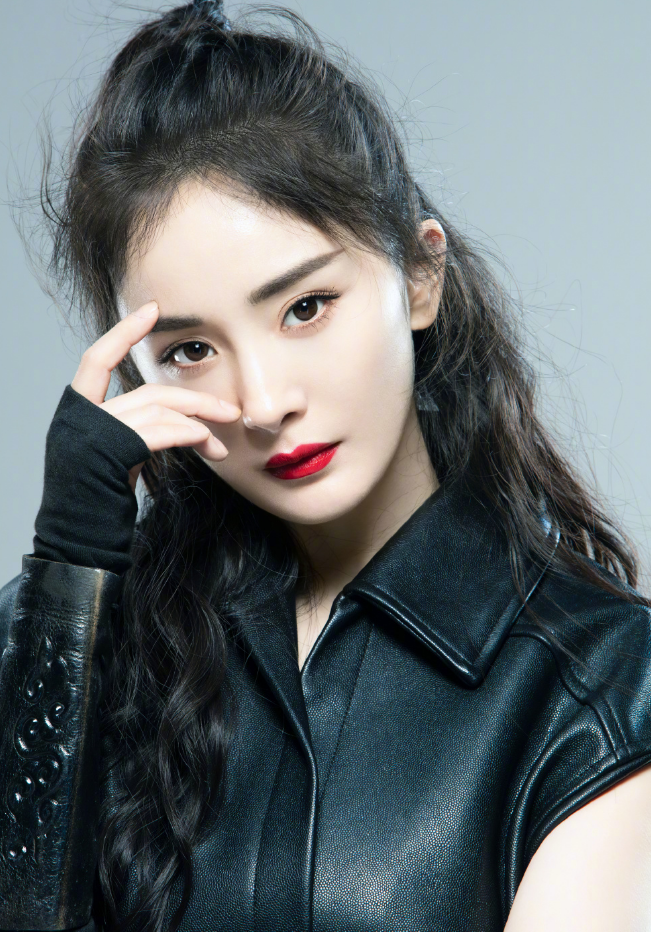 杨幂|阔腿裤真过时了！杨幂“大爷裤”走红网络，秀出天然腿太优了