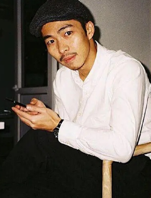 我不是药神|谁还记得《我不是药神》的黄毛？今将黄发剪短后，比陈冠希还帅