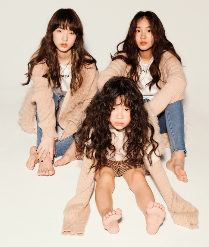 小s|小S三女儿合体拍大片，“丑女儿”全逆袭，这才是真正的超模家族