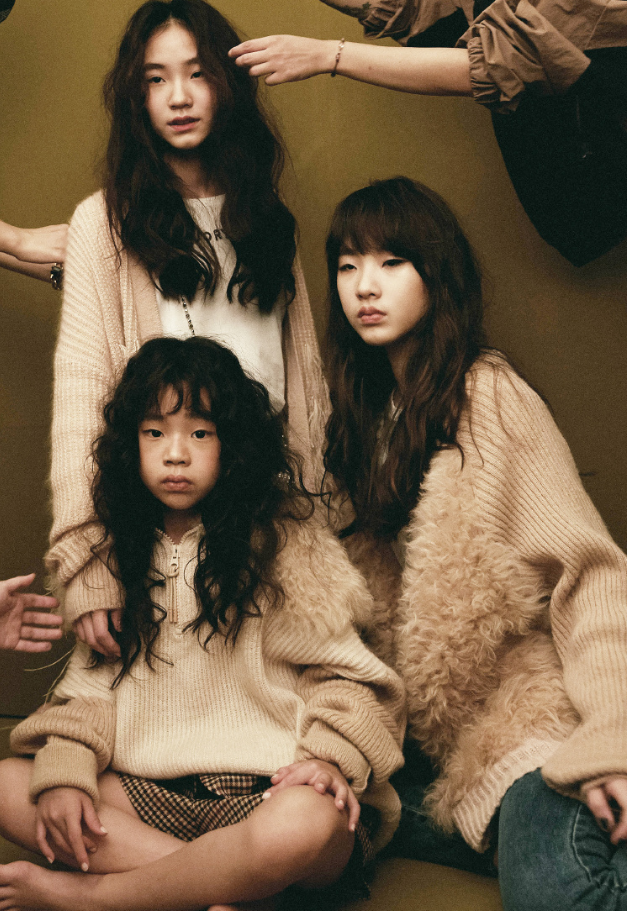 小s|小S三女儿合体拍大片，“丑女儿”全逆袭，这才是真正的超模家族