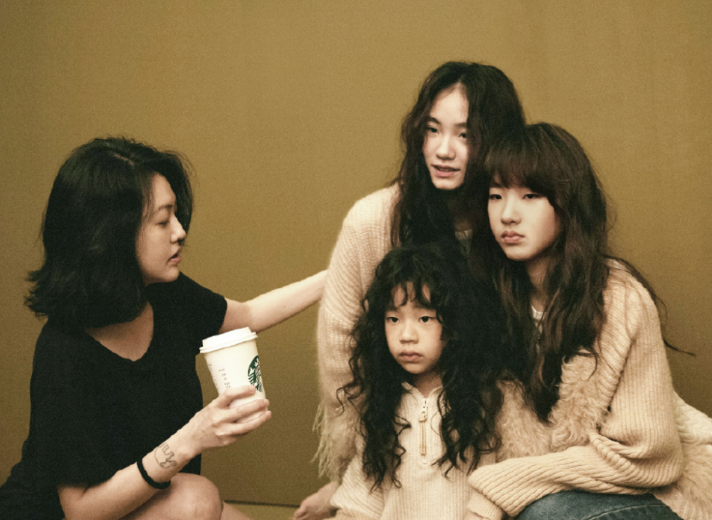 小s|小S三女儿合体拍大片，“丑女儿”全逆袭，这才是真正的超模家族