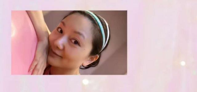 张艺谋|张艺谋小31岁娇妻罕晒照，皮肤红润无皱纹，腰肢纤细不似三娃妈