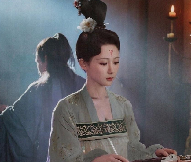 杨紫|有种“配角比主角美”叫杨紫，新造型公开，网友：确定不是丫鬟？