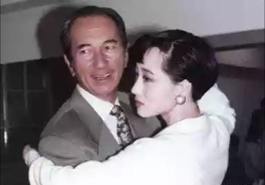 李连杰|亚洲小姐利智：赌王为她心动，李连杰抛妻弃女，追求十年才成功