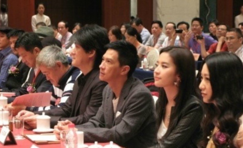 刘亦菲|刘亦菲白冰早期合影曝光，两人均颜值巅峰，网友：刘亦菲略胜一筹