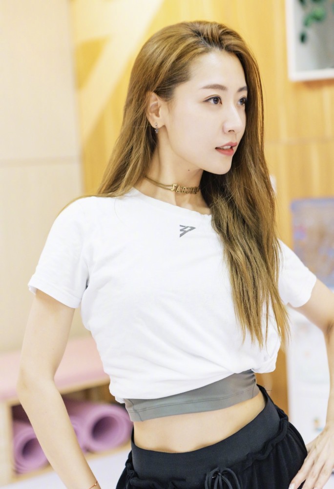 刘亦菲|刘亦菲白冰早期合影曝光，两人均颜值巅峰，网友：刘亦菲略胜一筹