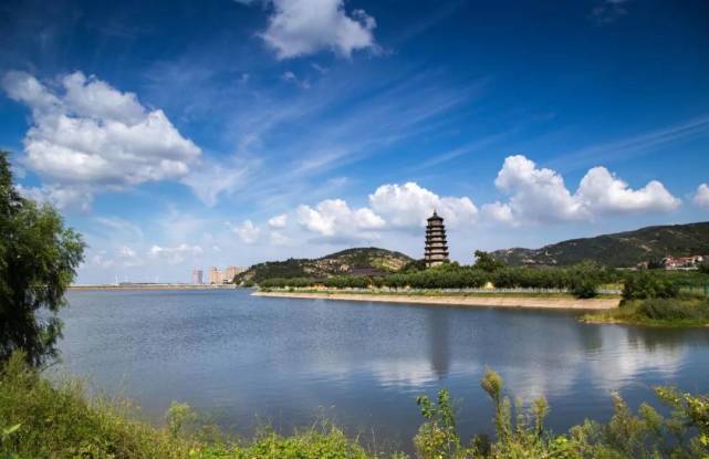 如梦令 明镜碧波池漾,鸥影芳亭水涨. 乍暖犹还寒,晓梦堆烟难忘.