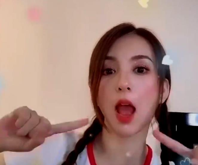 方媛|32岁方媛晒麻花辫造型，美颜后皮肤光滑似婴儿，去掉滤镜认不出