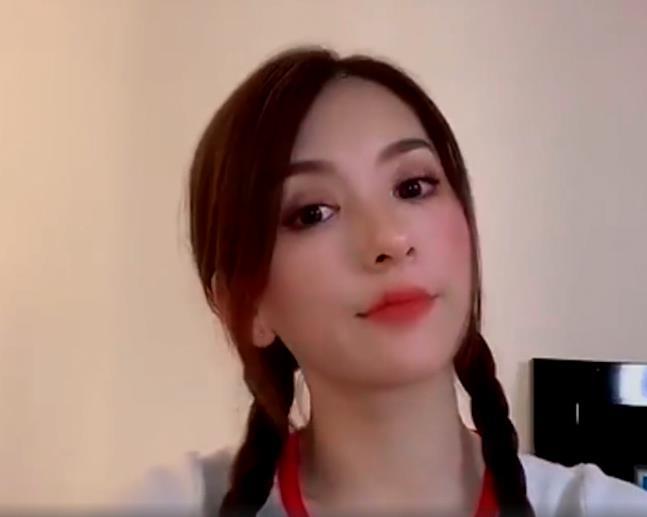 方媛|32岁方媛晒麻花辫造型，美颜后皮肤光滑似婴儿，去掉滤镜认不出