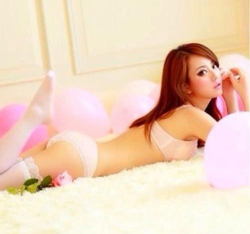 方媛|32岁方媛晒麻花辫造型，美颜后皮肤光滑似婴儿，去掉滤镜认不出