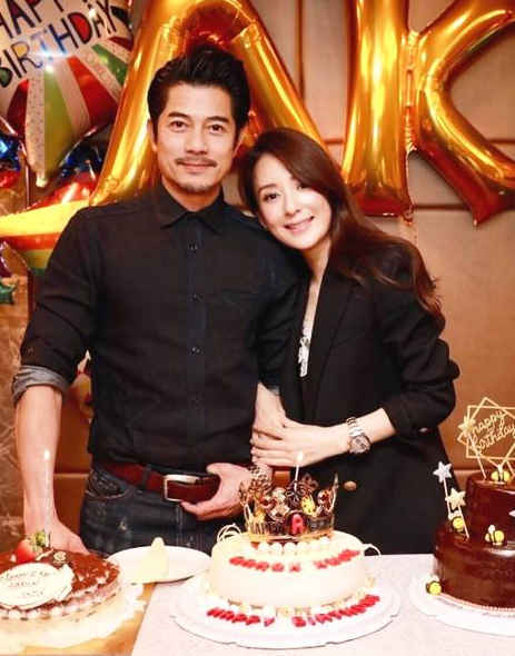 方媛|32岁方媛晒麻花辫造型，美颜后皮肤光滑似婴儿，去掉滤镜认不出