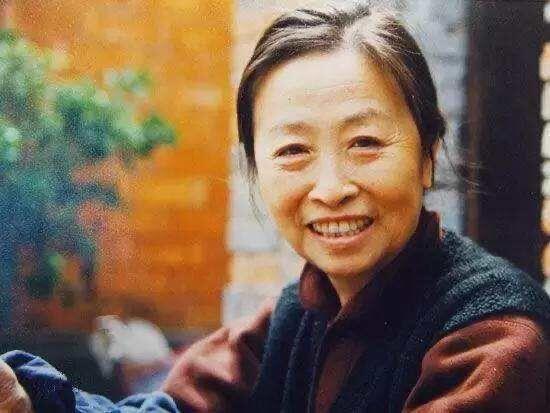 张少华|83岁“丑娘”张少华被曝孤身一人住院，双鼻插管安静侧卧