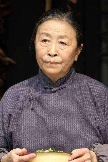 张少华|83岁“丑娘”张少华被曝孤身一人住院，双鼻插管安静侧卧