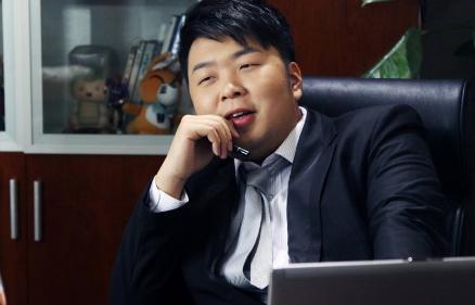 沈梦辰|沈梦辰早年旧照被扒，脸宽眼小鼻头硕大，与如今精致长相判若两人