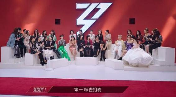 沈梦辰|沈梦辰早年旧照被扒，脸宽眼小鼻头硕大，与如今精致长相判若两人