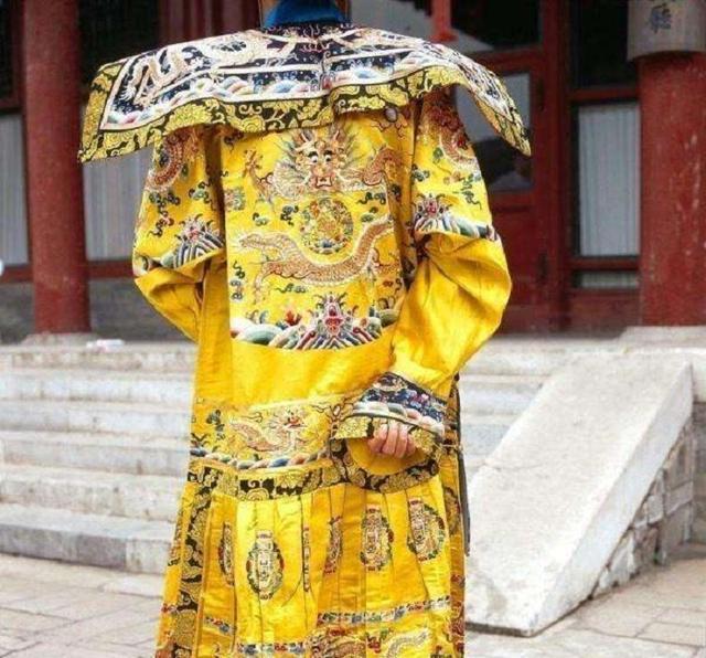 皇帝的龙袍需要经常清洗吗脏了怎么办真相让人惊讶