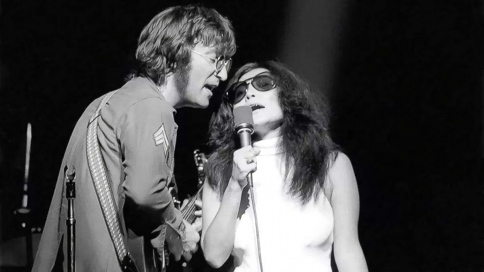 约翰列侬|她曾任人剪碎衣服，约翰列侬为她离婚，她的床上和平运动影响世界