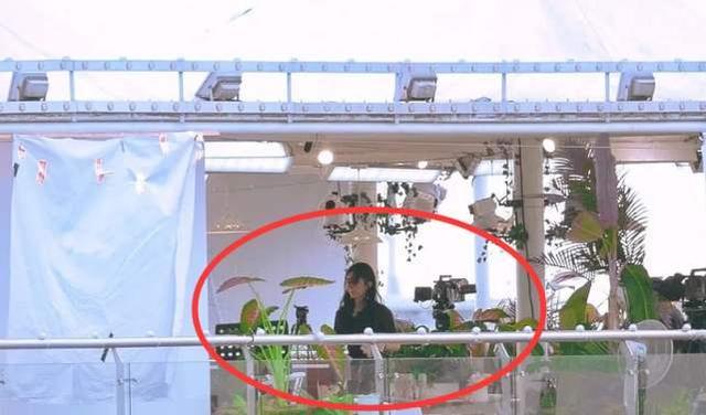 杨超越|《中餐厅》顾客反映：赵丽颖皮肤差，张亮厨艺不行，杨超越打盹儿