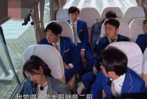 杨超越|《中餐厅》顾客反映：赵丽颖皮肤差，张亮厨艺不行，杨超越打盹儿