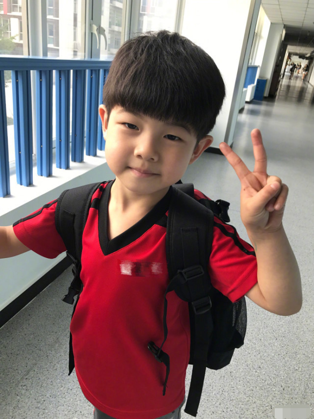 胡可晒安吉近照,好久不见变化大,曾经的东北宋仲基如今胖到认不出