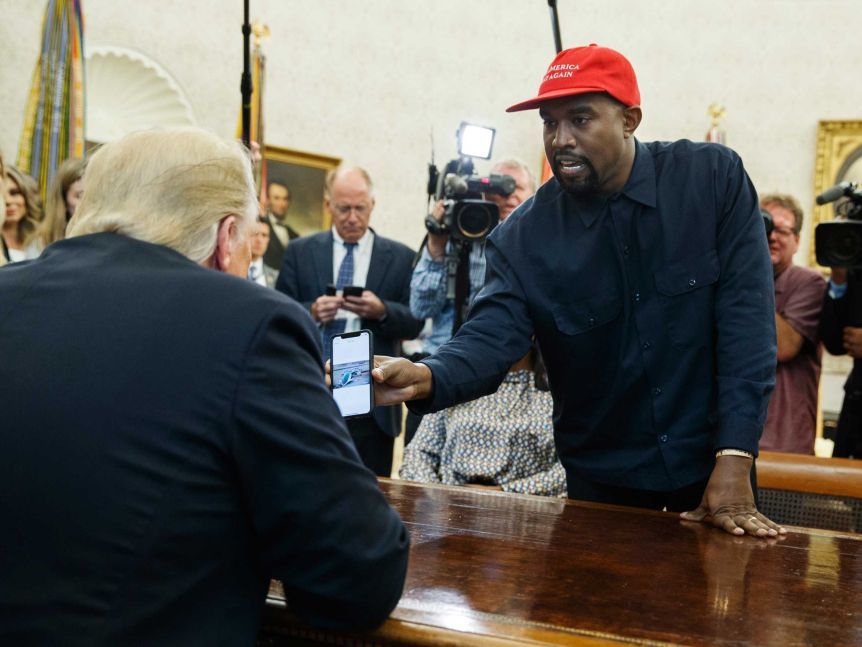 坎耶·韦斯特|说唱歌手“侃爷”在俄克拉荷马州登记参选美国总统