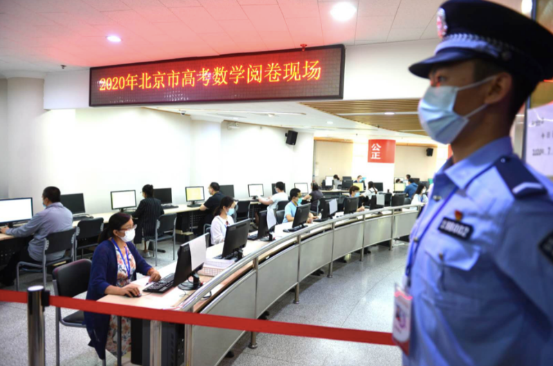 高考|记者走进高考阅卷现场：阅评工作过半，满分作文已出现