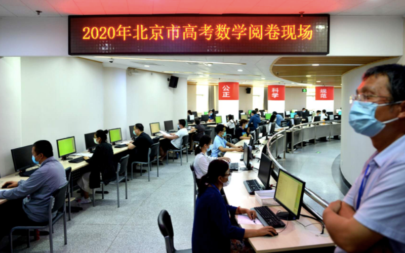 高考|记者走进高考阅卷现场：阅评工作过半，满分作文已出现