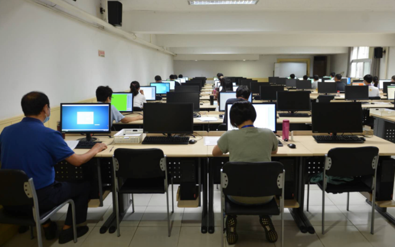 高考|记者走进高考阅卷现场：阅评工作过半，满分作文已出现