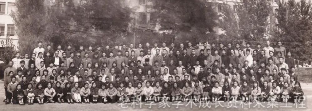 胡含|胡含：凌晨4点下地做科研，曾培育出世界首株小麦花粉植株