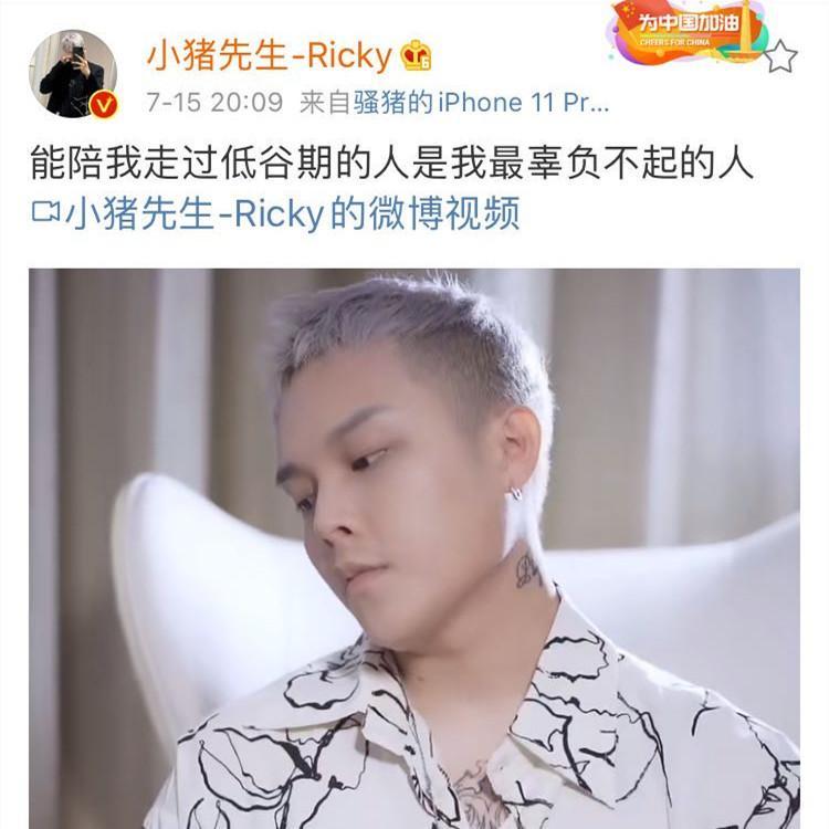 刘允浩直播的时候还表示自己也整过容,并和大家推荐他去整容的医院