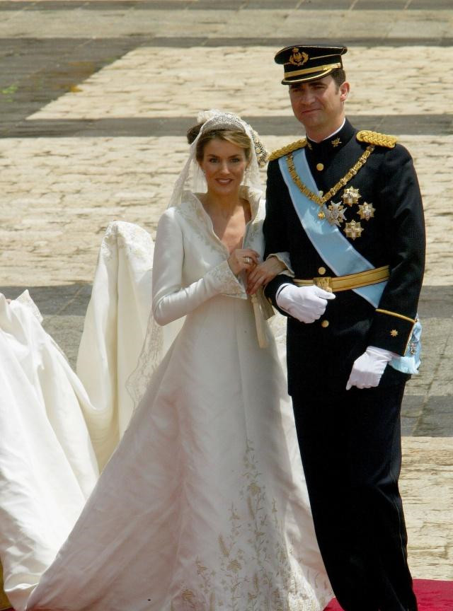 西班牙王后在自己的婚礼上扇不离手 扇子对西班牙女人有多重要 腾讯新闻