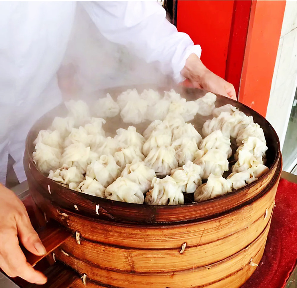 30年坚决不放香菇的重油烧麦店,老武汉人就好这一口