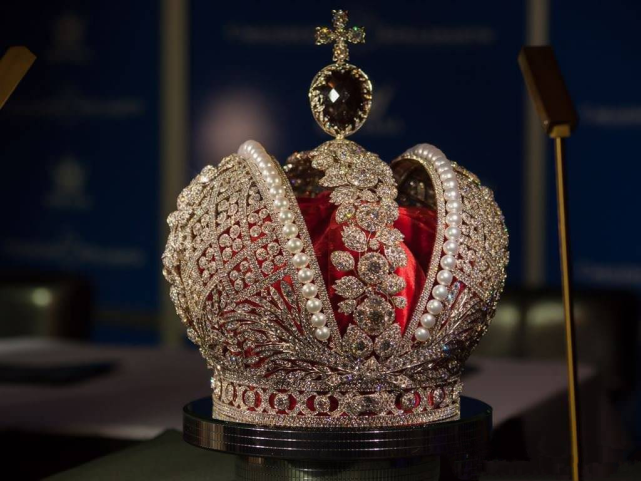俄罗斯的皇冠大不同,一赏俄式珠宝的别样风采|俄罗斯|王冠|叶卡捷琳娜