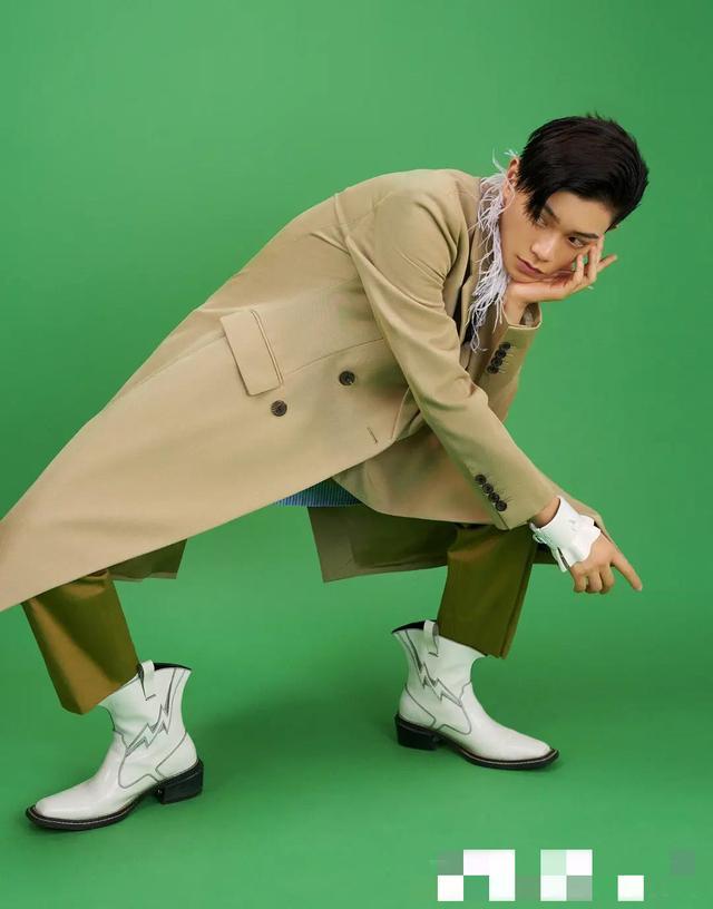 丁禹兮|丁禹兮最新照又被嘲，姿势怪被指模仿青蛙，表情单一与剧中反差大