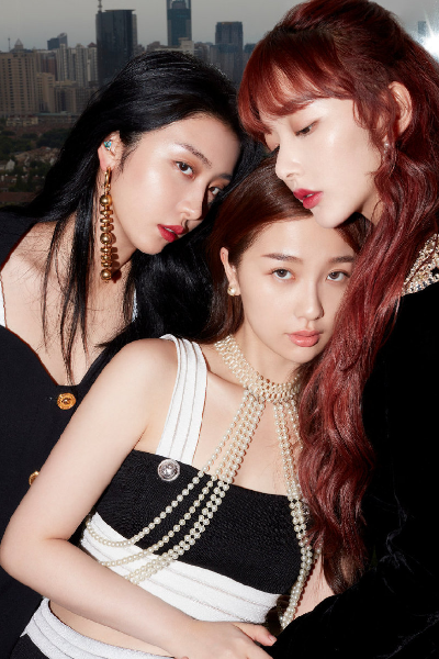 the9新拍高冷风写真中性刘雨昕陆柯燃同框喻言安琦撑起门面