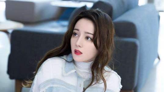 迪丽热巴|迪丽热巴19岁出道，从打酱油到女主，有很大的冲劲儿