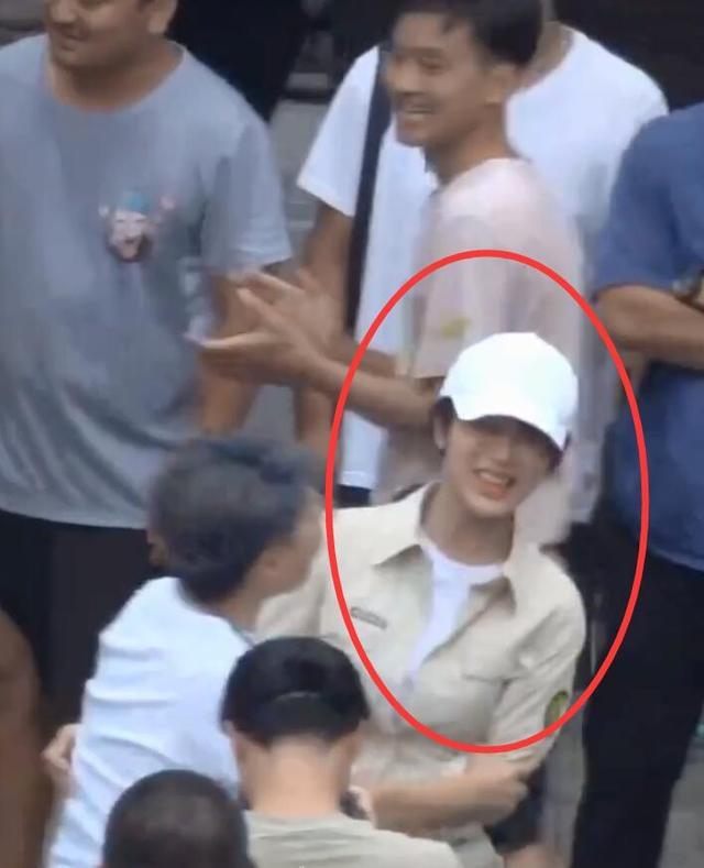 青簪行|杨紫吴亦凡谈《青簪行》杀青，两人感受透彻很用心，除了感谢还突出另一重点